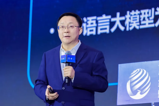 刘庆峰：大模型真正走进物理世界离不开“软硬一体”