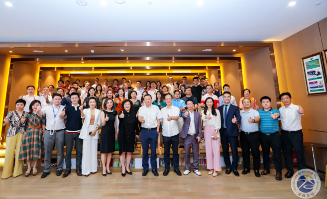 深商半月谈丨致敬“网红”院长刘磊：抗疫中不得不说的故事